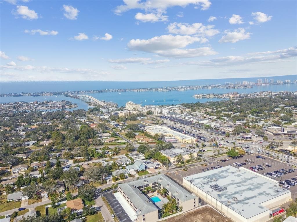 215 VALENCIA BOULEVARD UNIT 106 BELLEAIR BLUFFS, FL 33770
