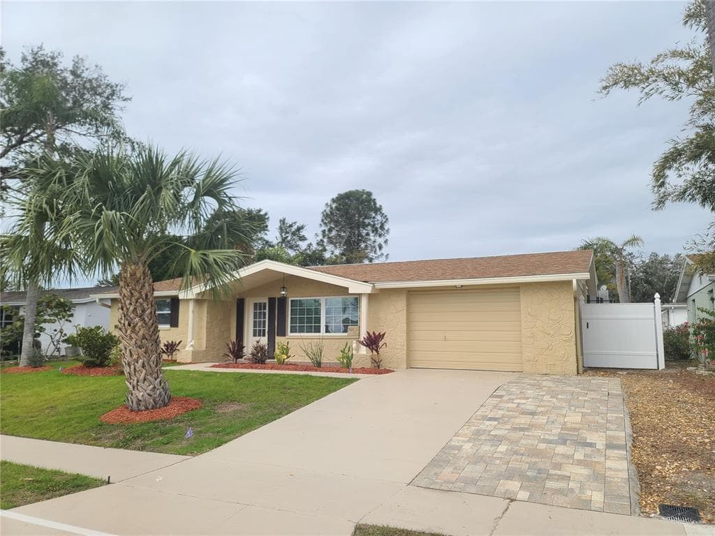 5611 RIDDLE ROAD HOLIDAY, FL 34690
