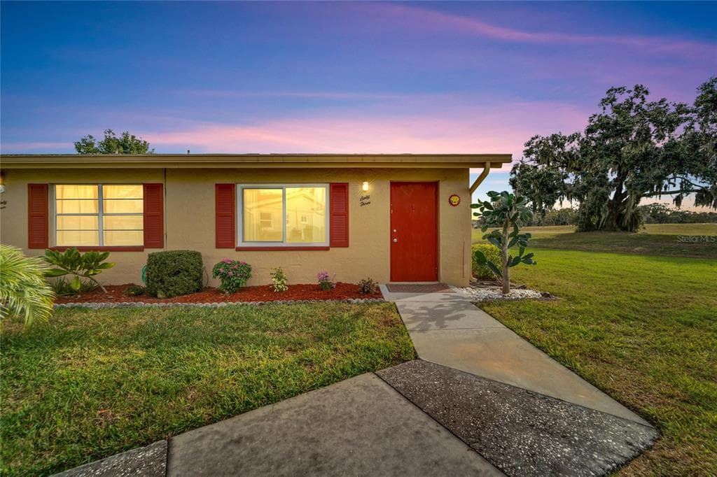 302 CANTON COURT UNIT 63 SUN CITY CENTER, FL 33573