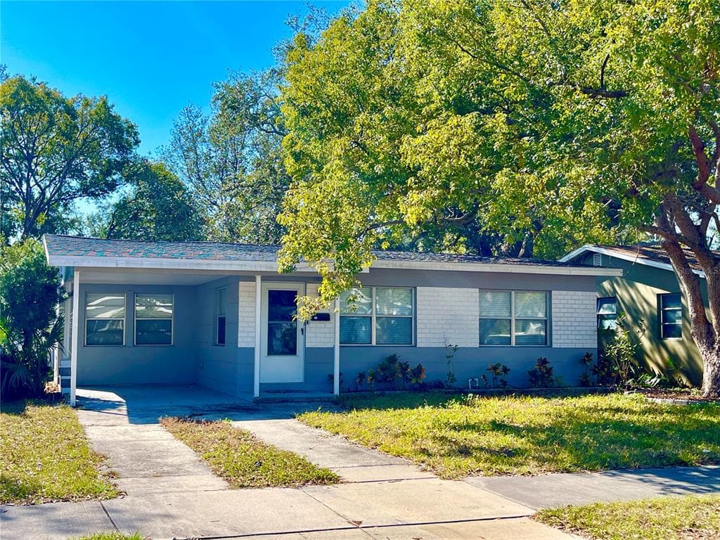 8086 28TH AVENUE N ST PETERSBURG, FL 33710