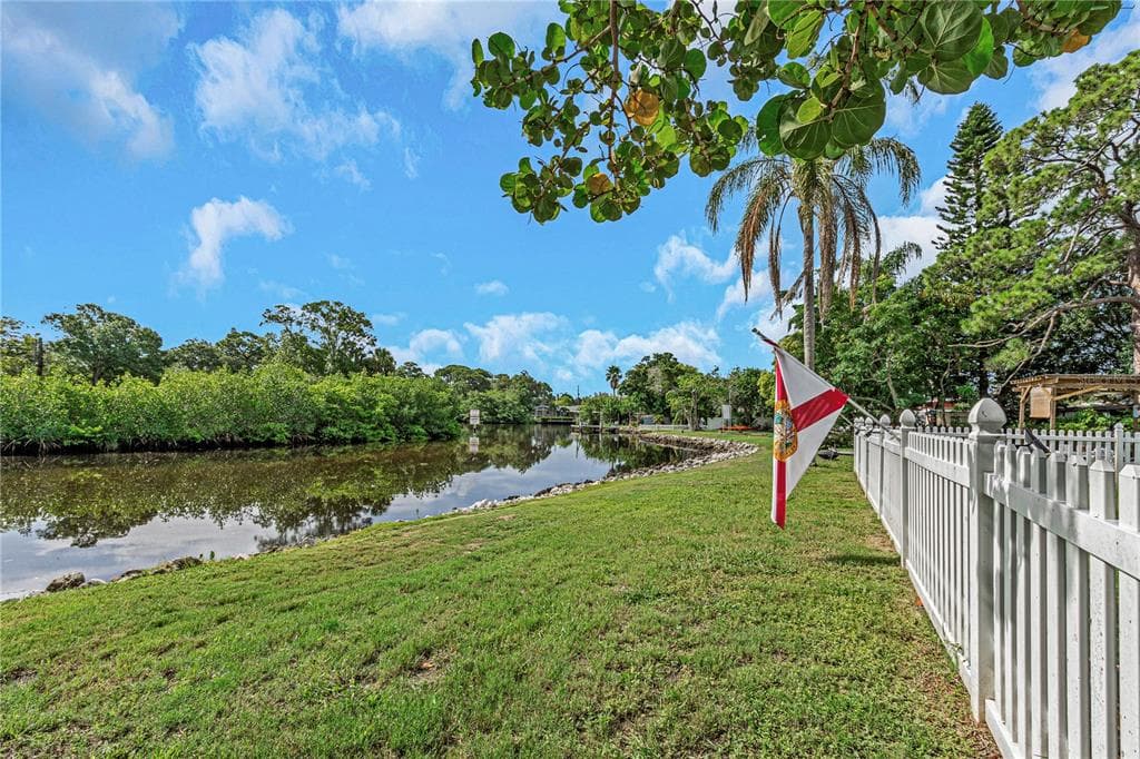 964 67TH STREET S ST PETERSBURG, FL 33707