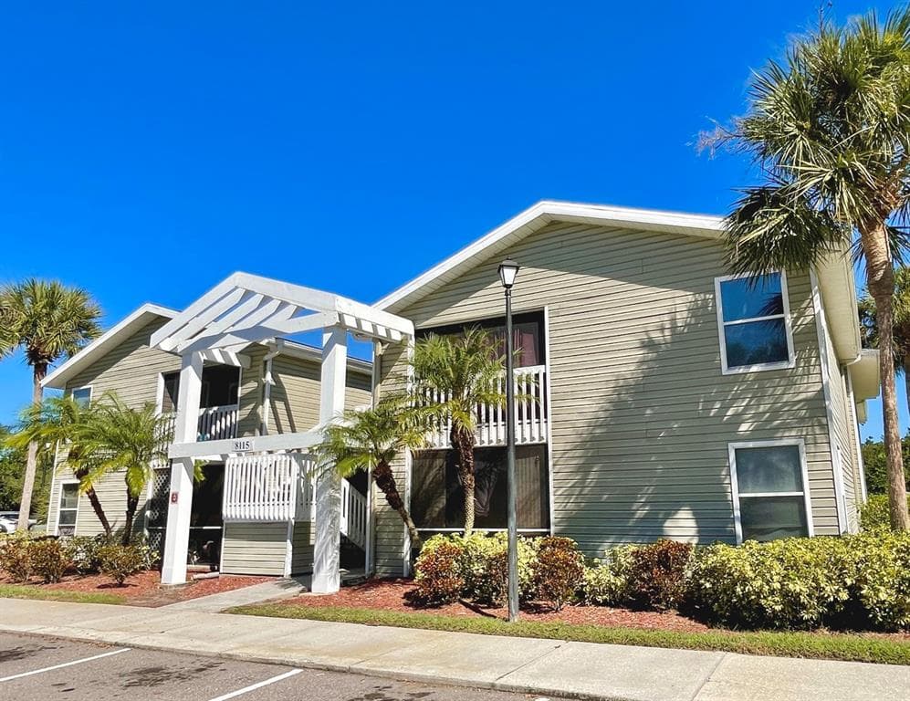 8103 45TH COURT E UNIT 8103-3 SARASOTA, FL 34243