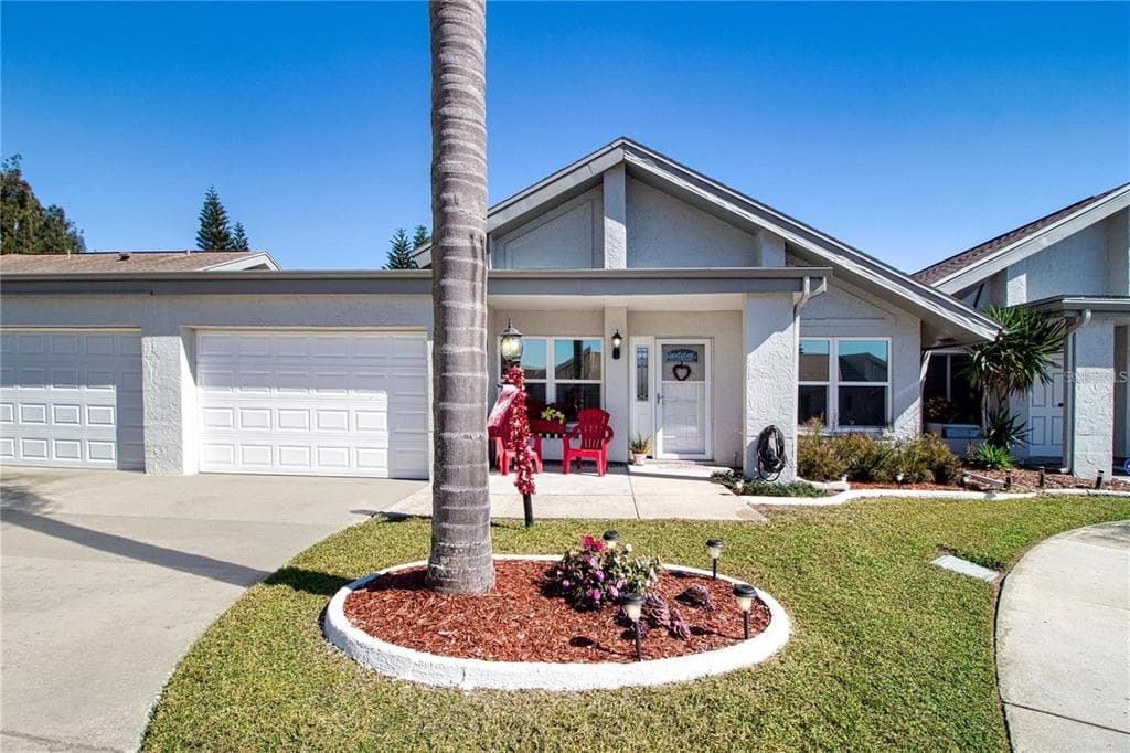 104 CARSWELL CIRCLE UNIT 10 SUN CITY CENTER, FL 33573