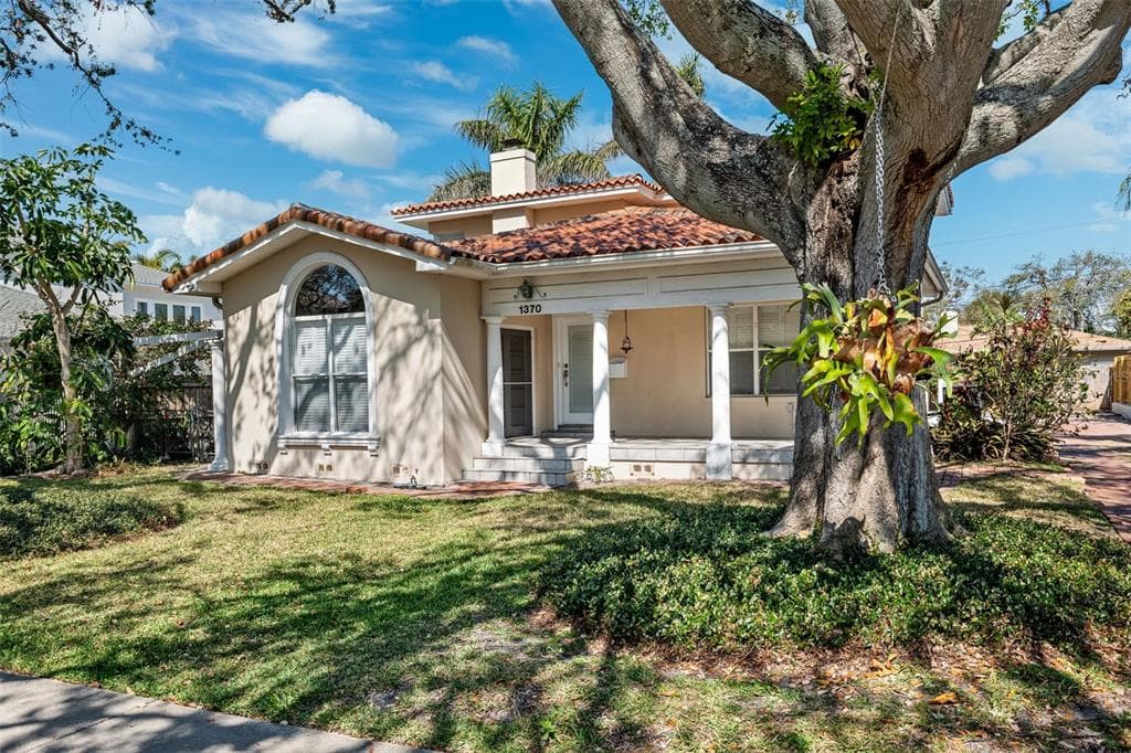 1370 BRIGHTWATERS BOULEVARD NE ST PETERSBURG, FL 33704