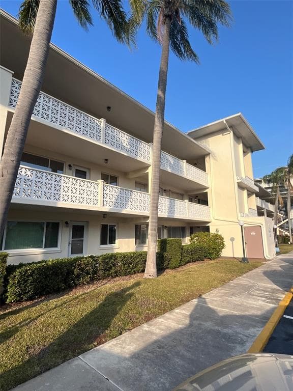 1235 S HIGHLAND AVENUE UNIT 3-303 CLEARWATER, FL 33756