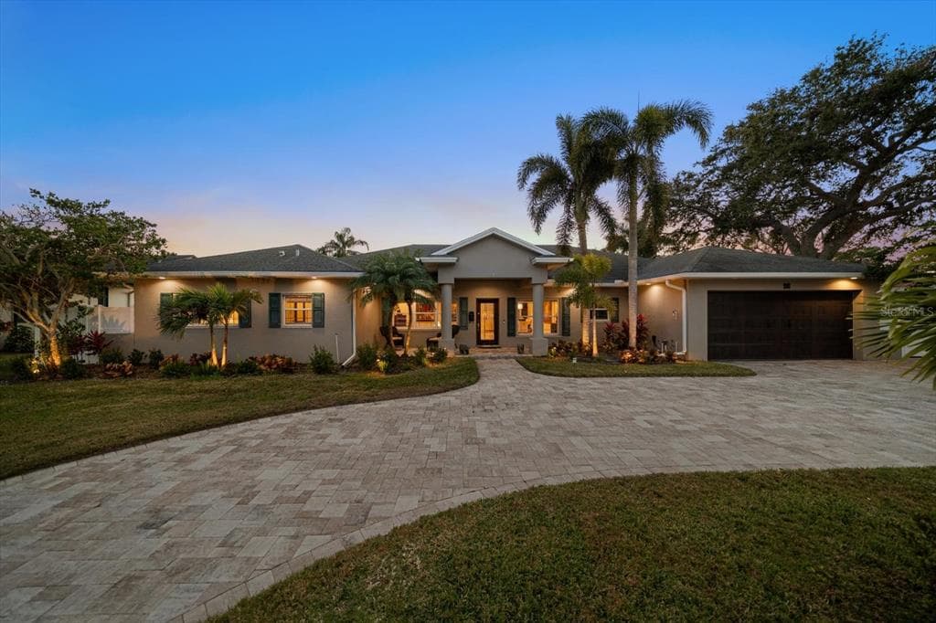 633 POINSETTIA ROAD BELLEAIR, FL 33756