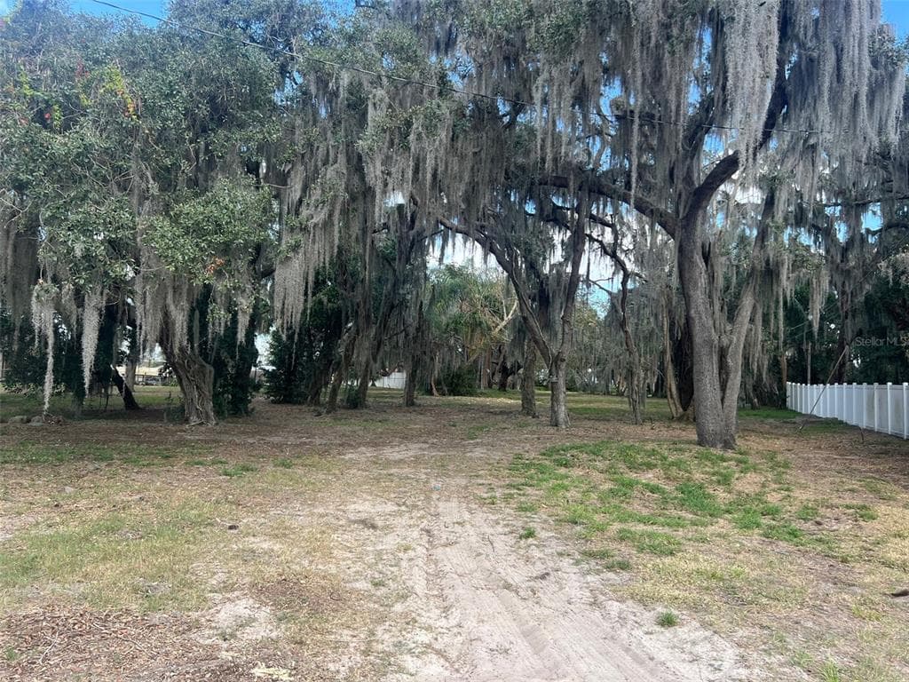 813 LAKE ELBERT PARK NE WINTER HAVEN, FL 33881