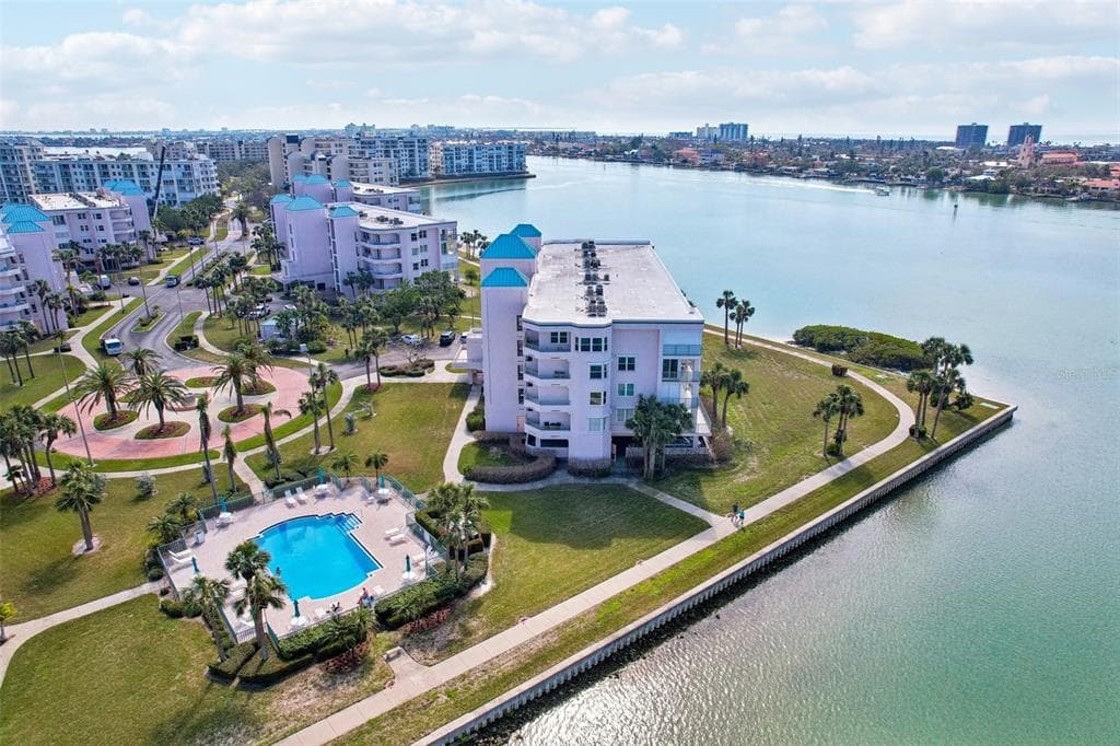 8040 SAILBOAT KEY BOULEVARD S UNIT 304 ST PETE BEACH, FL 33707