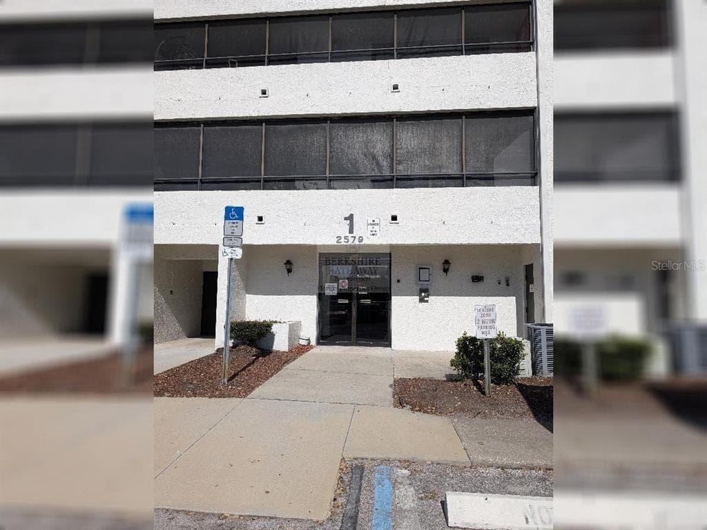 2579 COUNTRYSIDE BOULEVARD UNIT 1109 CLEARWATER, FL 33761