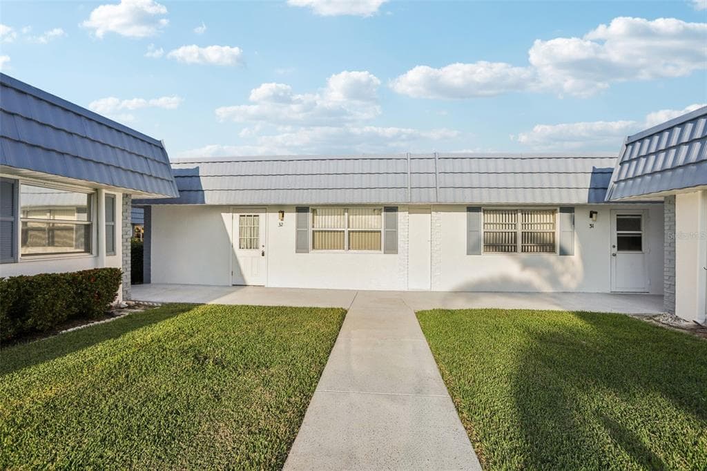 1901 ANDOVER WAY UNIT 32 SUN CITY CENTER, FL 33573