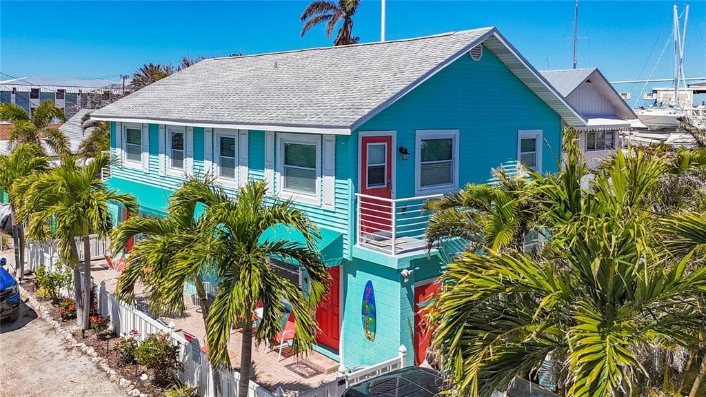 308 2ND ST N UNIT 202 BRADENTON BEACH, FL 34217