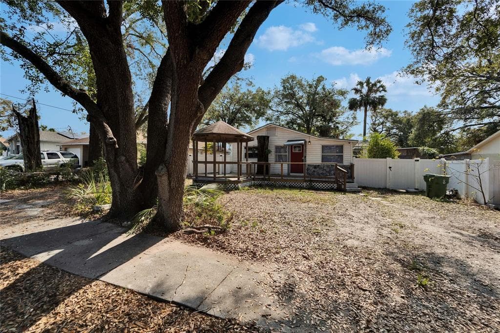 3005 E SHADOWLAWN AVENUE TAMPA, FL 33610