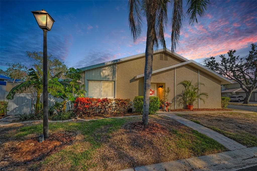 1671 CAPE ANN AVENUE NE UNIT 1 ST PETERSBURG, FL 33702