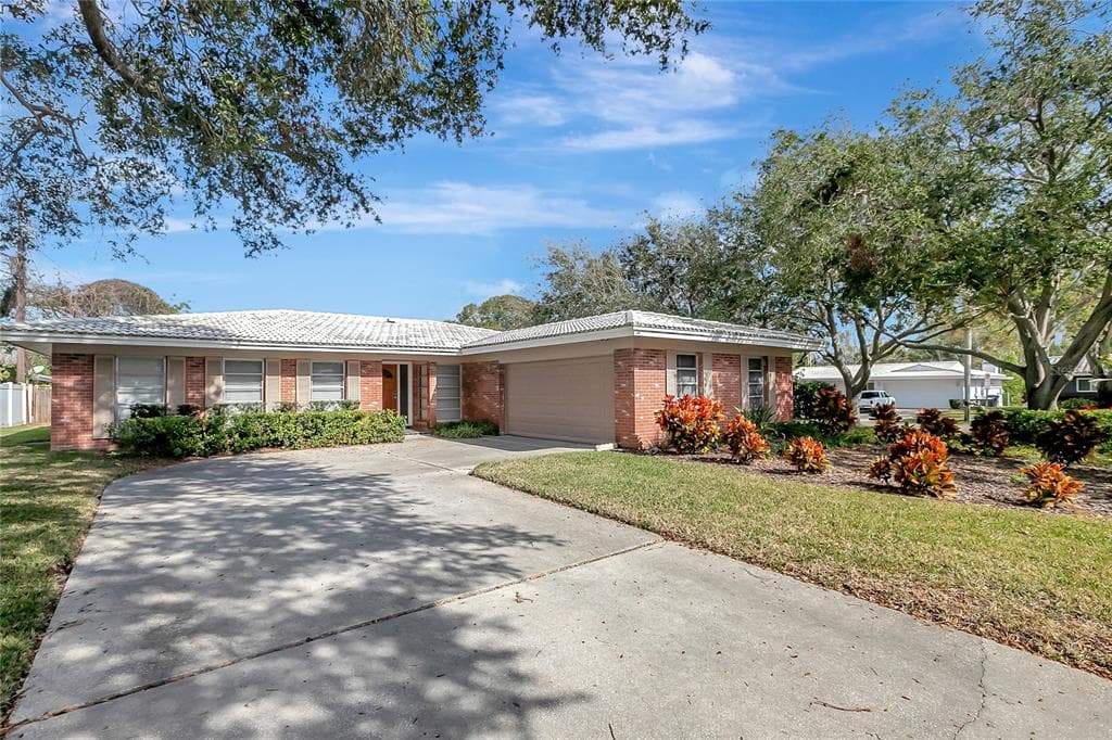 2054 ENVOY COURT CLEARWATER, FL 33764