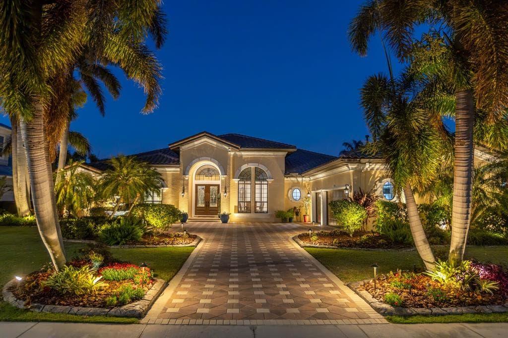 621 BALIBAY ROAD APOLLO BEACH, FL 33572