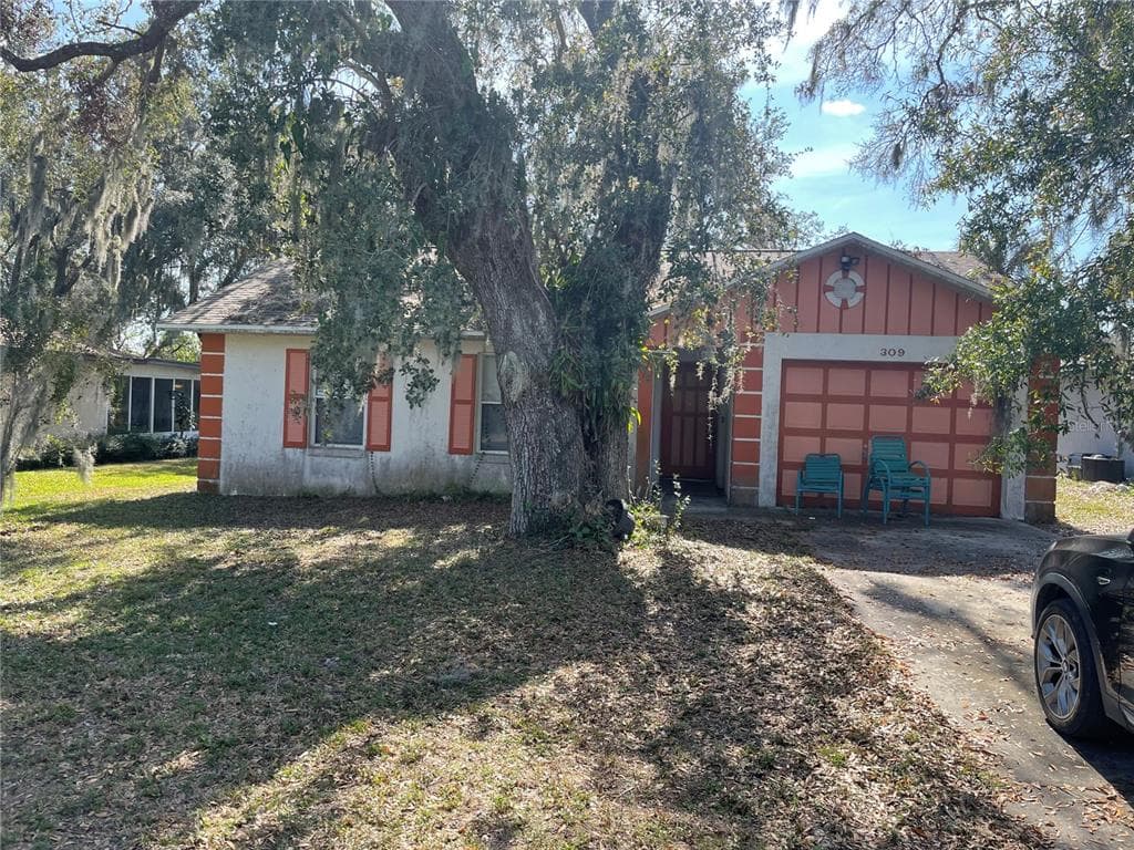 309 E PINE STREET DAVENPORT, FL 33837