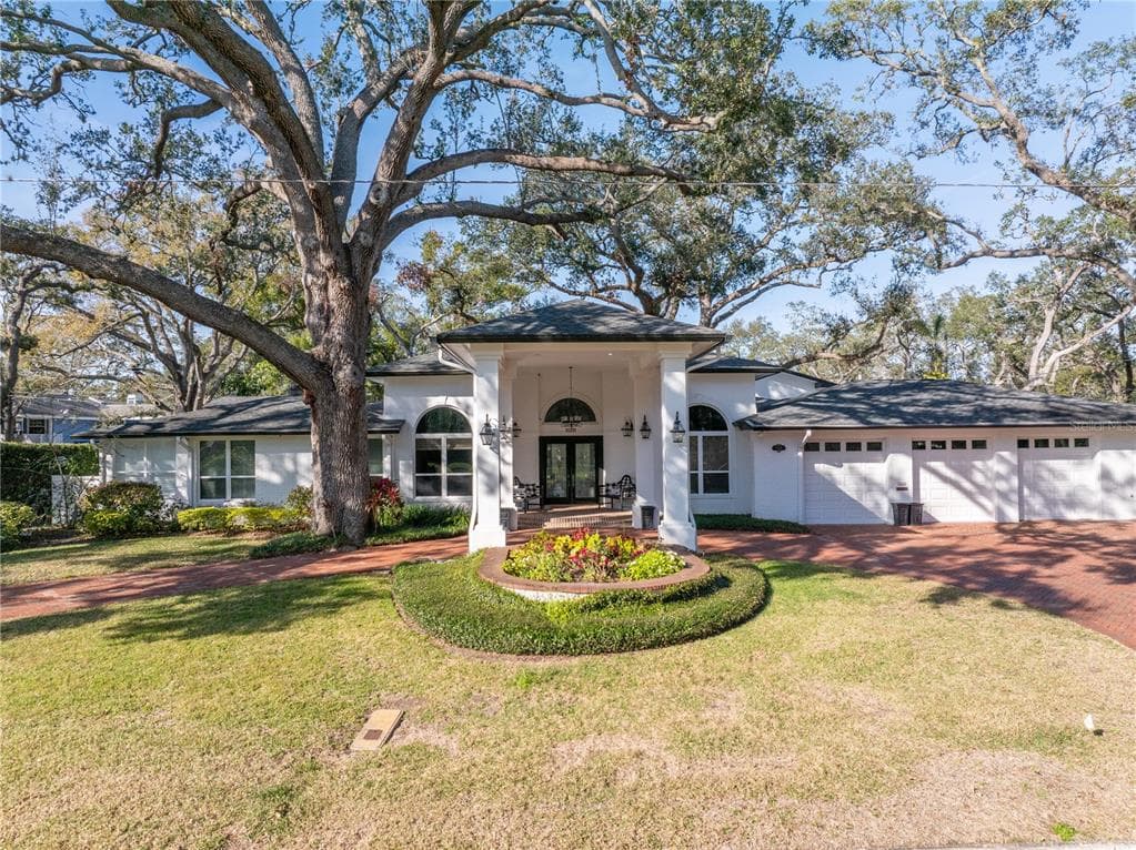 1139 42ND AVENUE N ST PETERSBURG, FL 33703