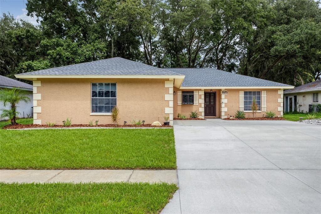1925 TIDEWATER COURT WESLEY CHAPEL, FL 33543
