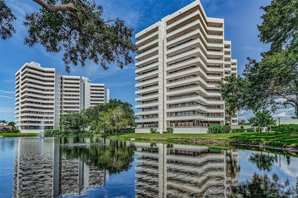 5940 PELICAN BAY PLAZA S UNIT PH E GULFPORT, FL 33707