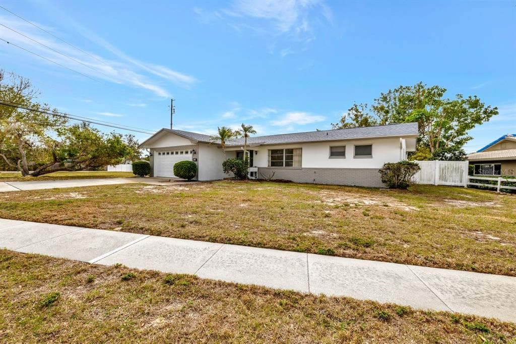 14005 LEEWARD DRIVE SEMINOLE, FL 33776