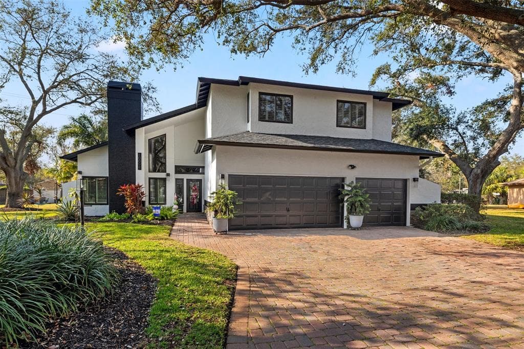 10098 OAKS LANE