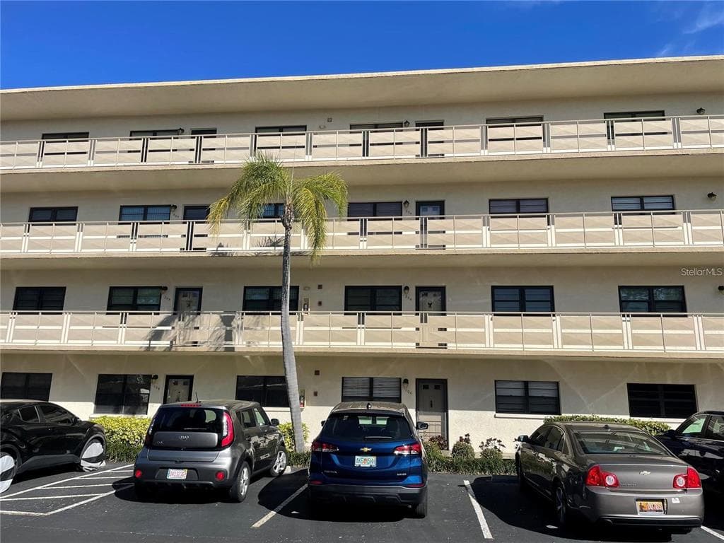 6070 80TH STREET N UNIT 404 ST PETERSBURG, FL 33709