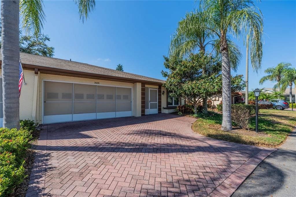 2609 LOCKSLEY STREET SUN CITY CENTER, FL 33573