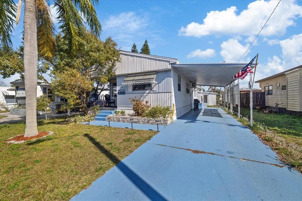 2050 LULLABY DRIVE HOLIDAY, FL 34691