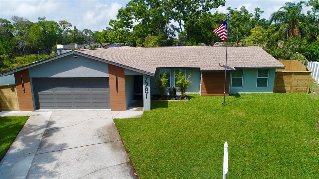7281 CHANNELSIDE LANE N PINELLAS PARK, FL 33781