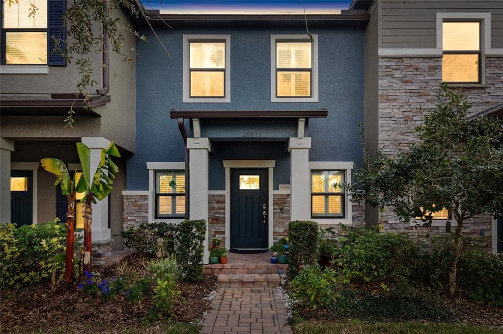 28635 TRANQUIL LAKE CIRCLE WESLEY CHAPEL, FL 33543
