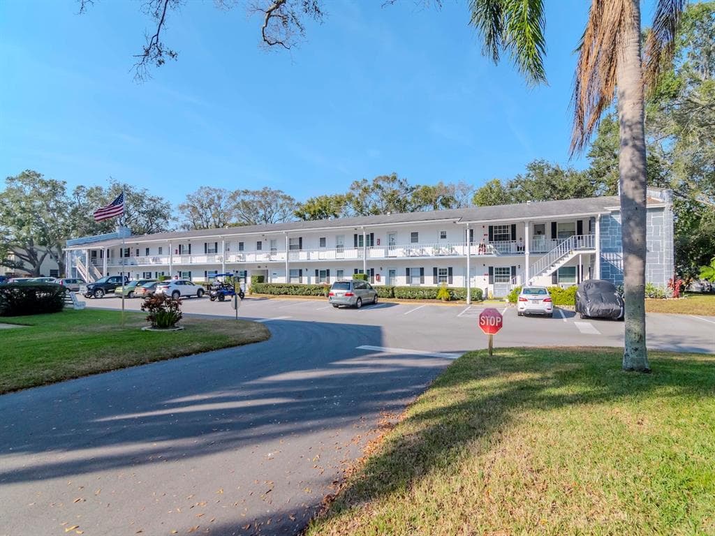 300 GLENNES LANE UNIT 208 DUNEDIN, FL 34698