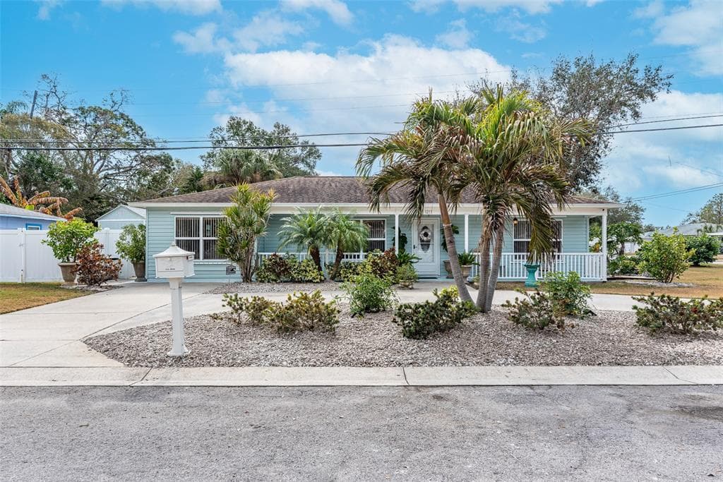 1211 CAROLYN LANE CLEARWATER, FL 33755