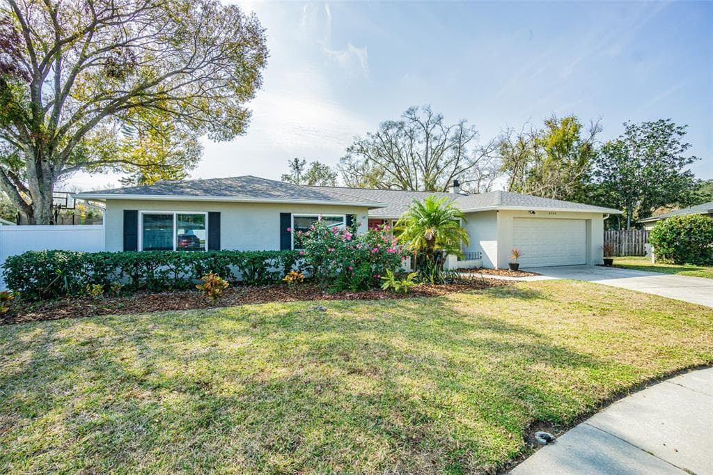 3704 THORNWOOD PLACE TAMPA, FL 33618