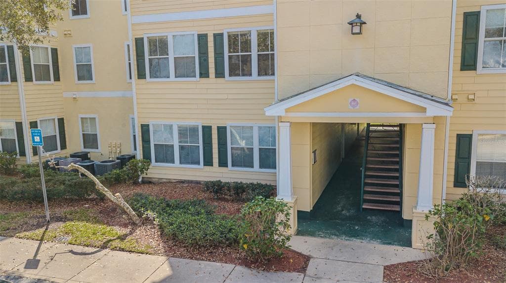 18173 BRIDLE CLUB DRIVE TAMPA, FL 33647