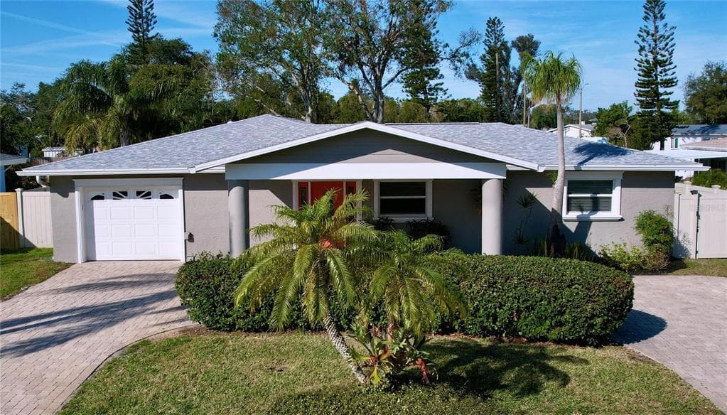 5566 104TH WAY SEMINOLE, FL 33772