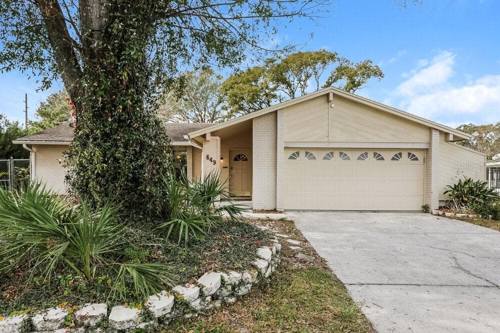 649 PINE FOREST DRIVE BRANDON, FL 33511