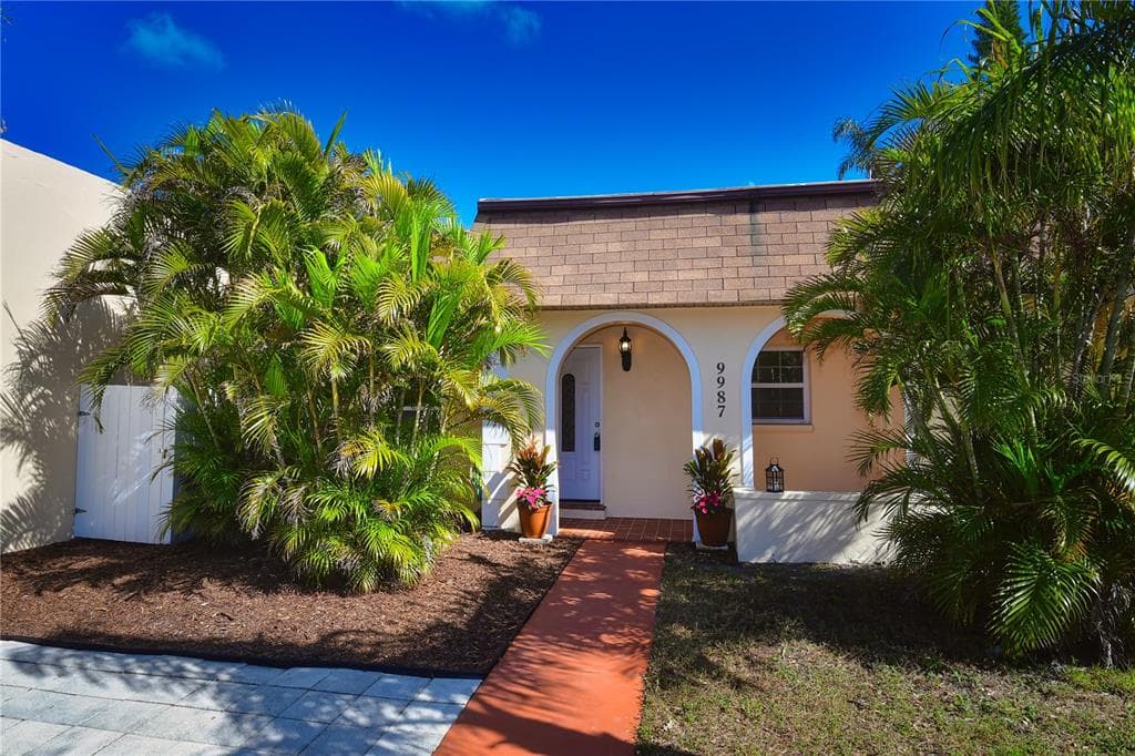 9987 85TH WAY SEMINOLE, FL 33777