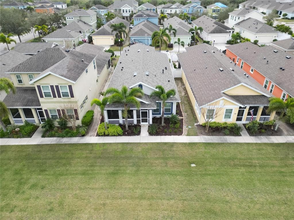 609 WINTERSIDE DRIVE APOLLO BEACH, FL 33572