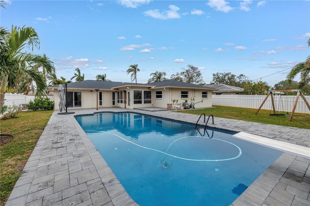 6345 TANGLEWOOD DRIVE NE ST PETERSBURG, FL 33702