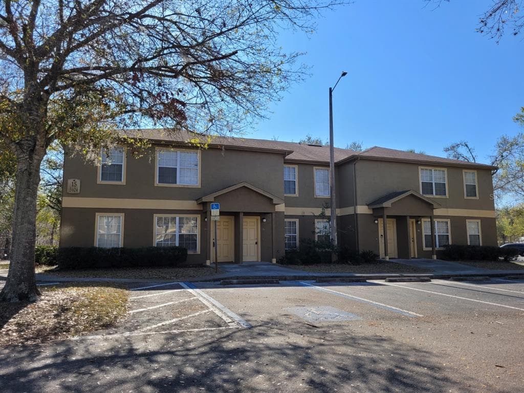 5924 BRICKLEBERRY LANE UNIT 201 ZEPHYRHILLS, FL 33541