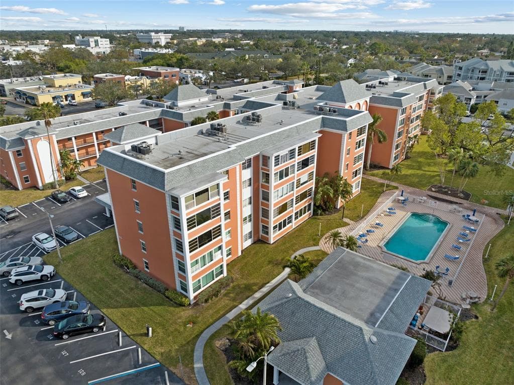 6800 20TH AVENUE N UNIT 405 ST PETERSBURG, FL 33710