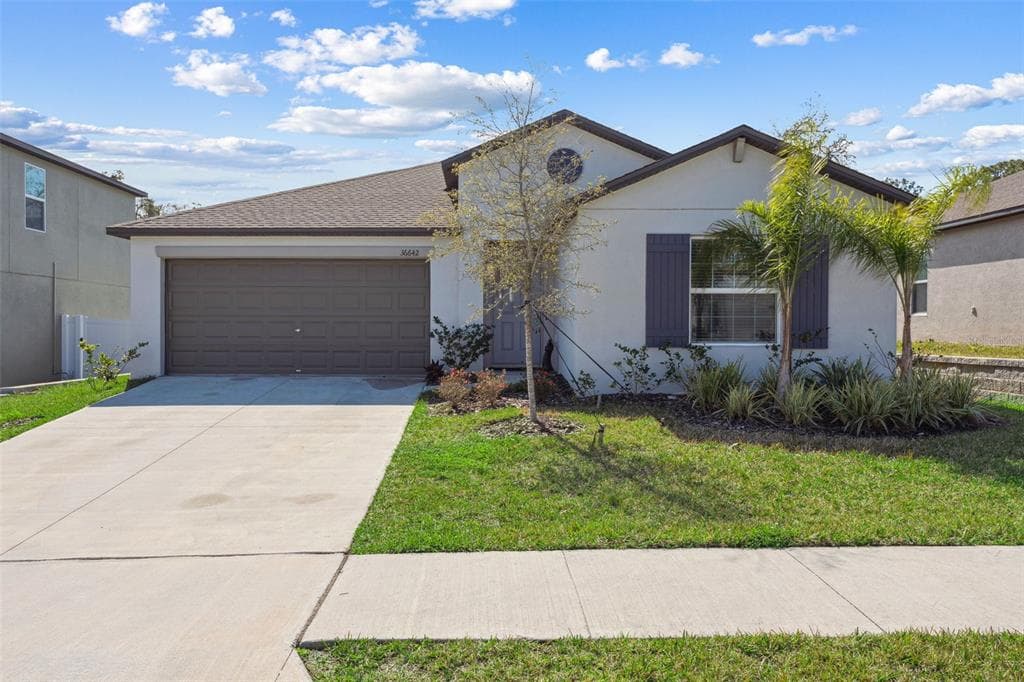 36642 GARDEN WALL WAY ZEPHYRHILLS, FL 33541