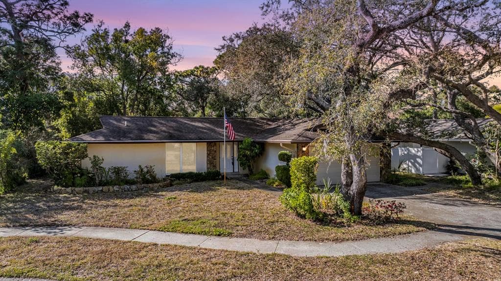 421 WAYFARER COURT TARPON SPRINGS, FL 34689