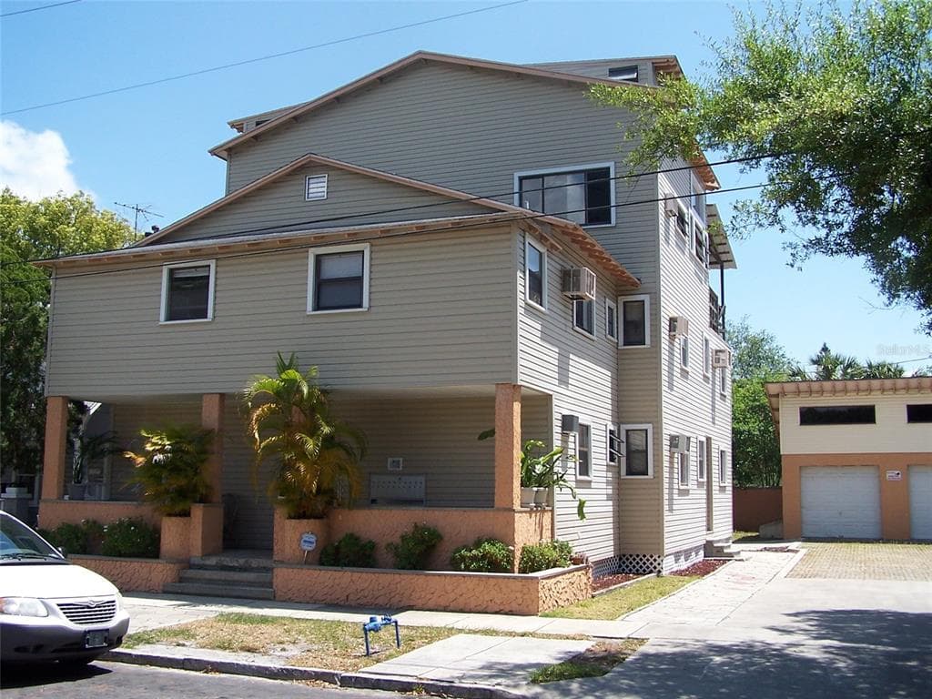 547 GROVE STREET N ST PETERSBURG, FL 33701