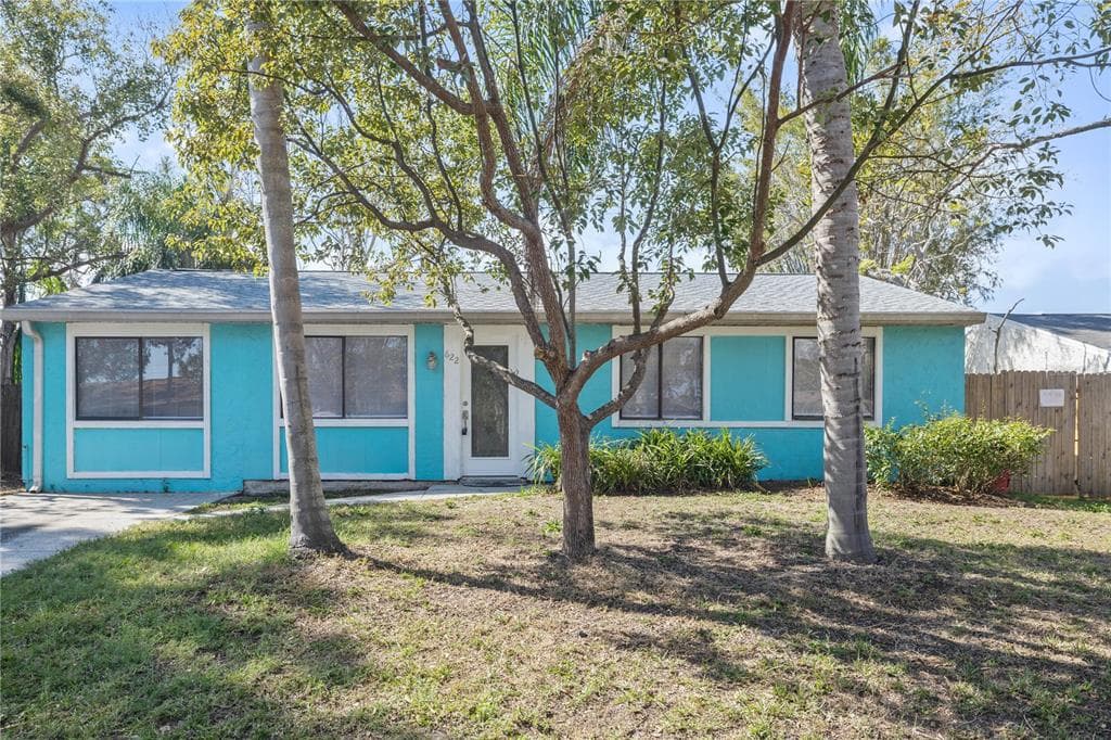 622 BAY LAKE TRAIL