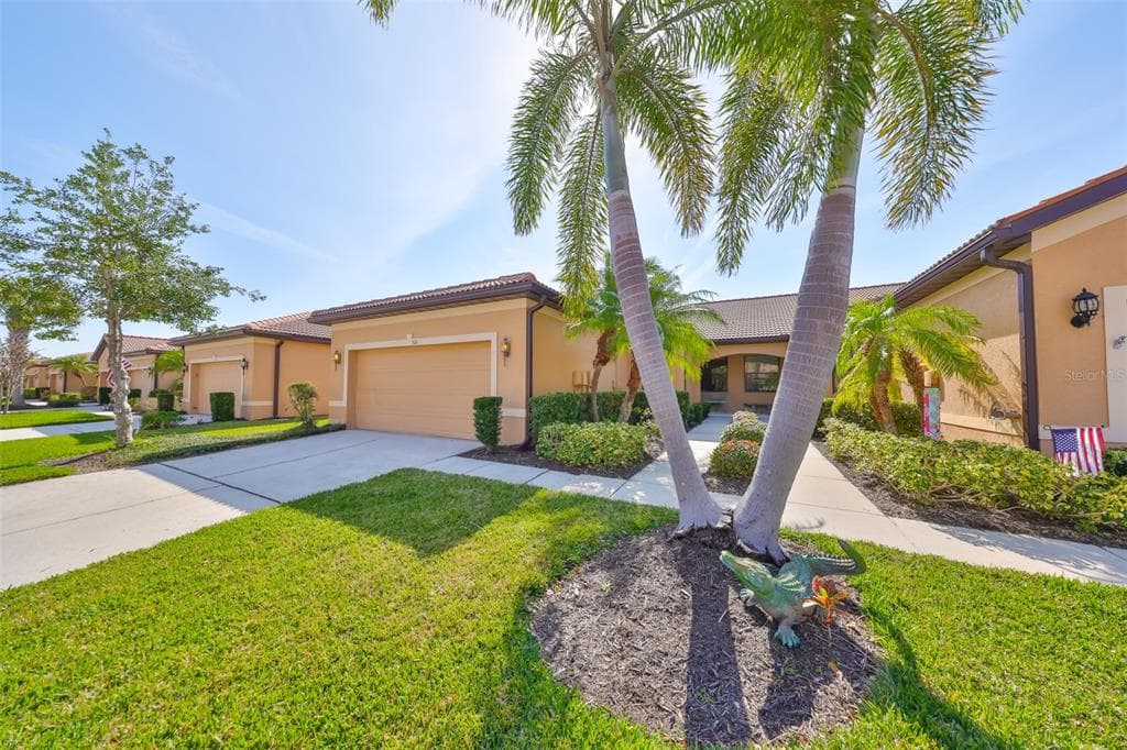 320 SENECA FALLS DRIVE APOLLO BEACH, FL 33572