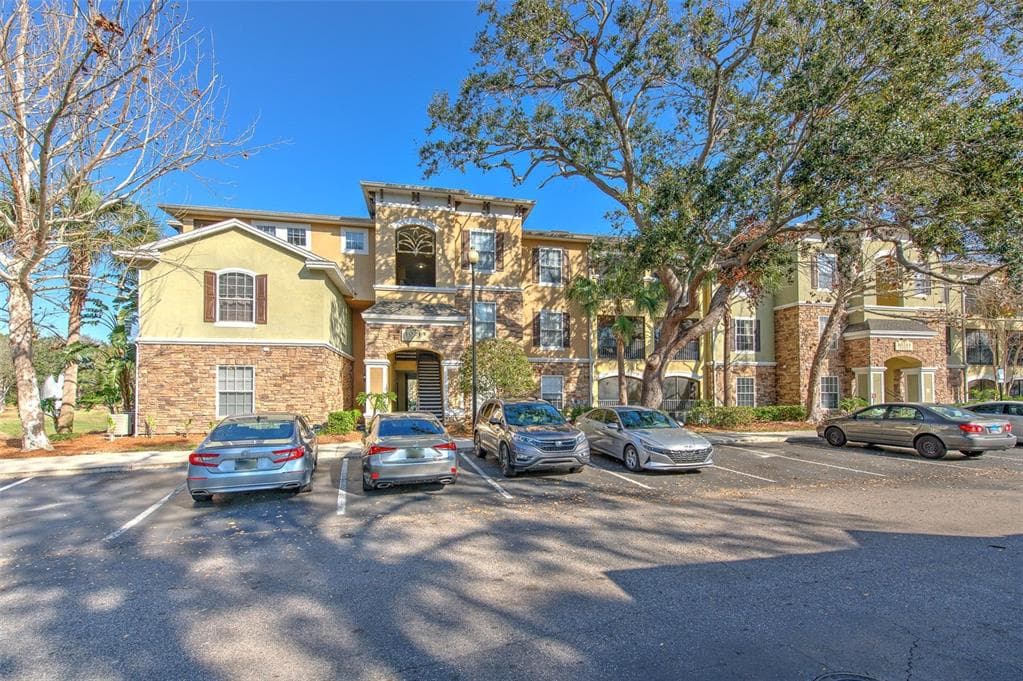 10213 COURTNEY PALMS BOULEVARD UNIT 102 TAMPA, FL 33619