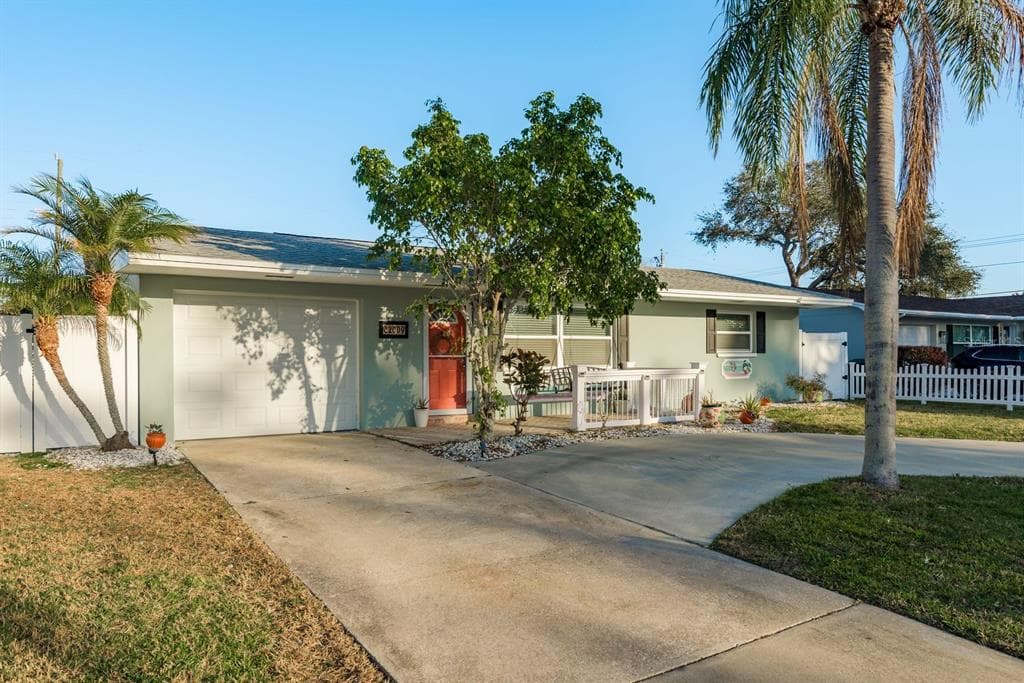 2009 DOUGLAS AVENUE DUNEDIN, FL 34698