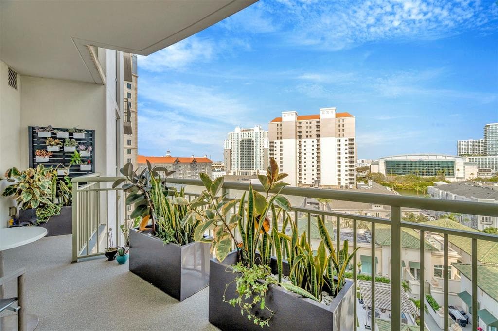 450 KNIGHTS RUN AVENUE UNIT 1005 TAMPA, FL 33602