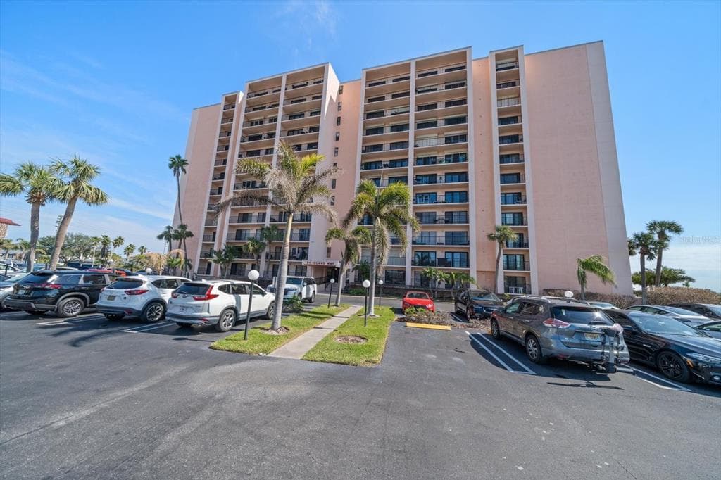 51 ISLAND WAY UNIT 308 CLEARWATER BEACH, FL 33767